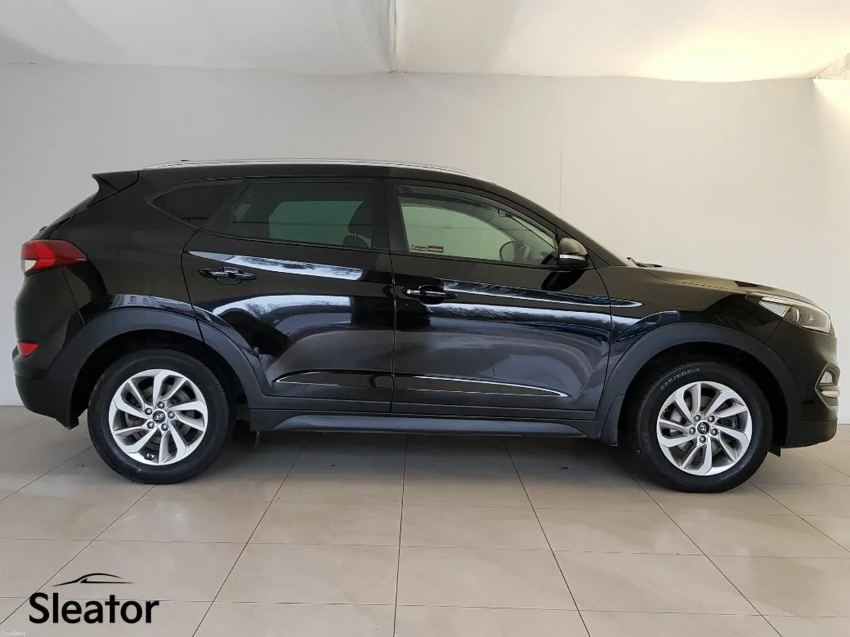 Hyundai Tucson Executive 5DR - Image 2