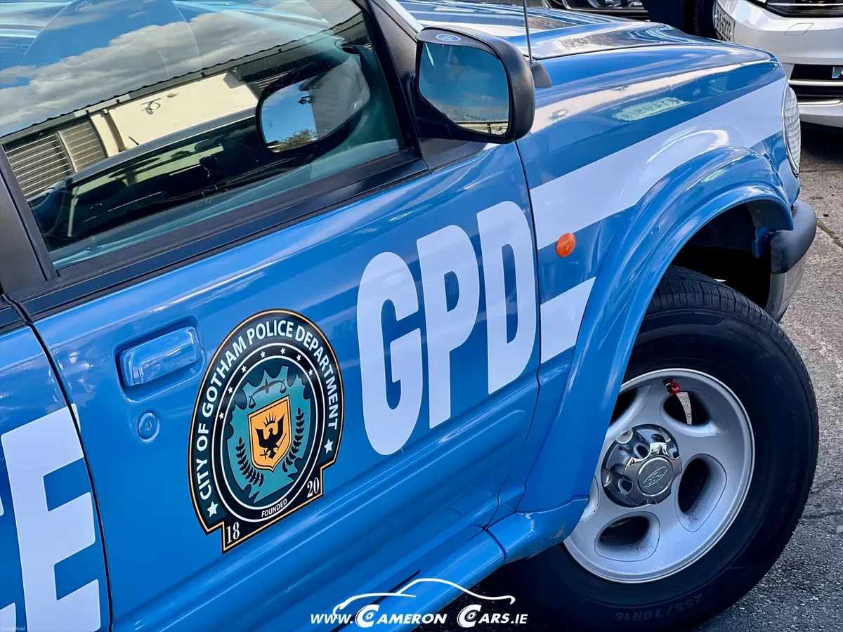 FORD EXPLORER 4x4 NORTH FACE POLICE CAR V6 - Image 5