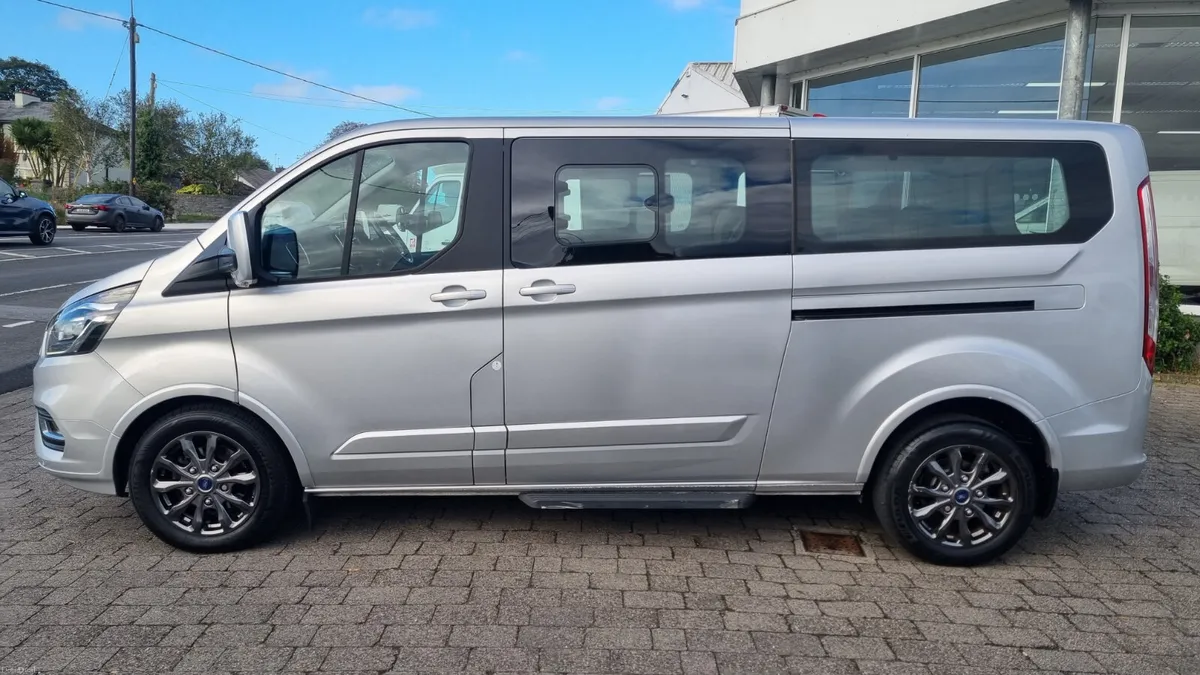 212 FORD CUSTOM TOURNEO LWB TITANIUM X ,LEATHER - Image 4