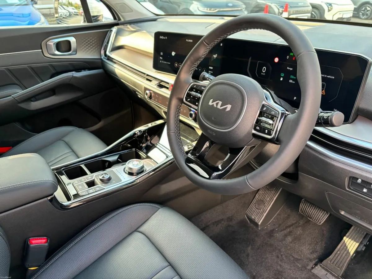 Kia Sorento 1.6 Plug In Hybrid PE (7 Seater ) - Image 2