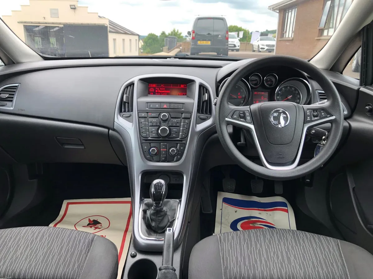 2015 Vauxhall Astra 1.6 CDTI Design 110 BHP - Image 2