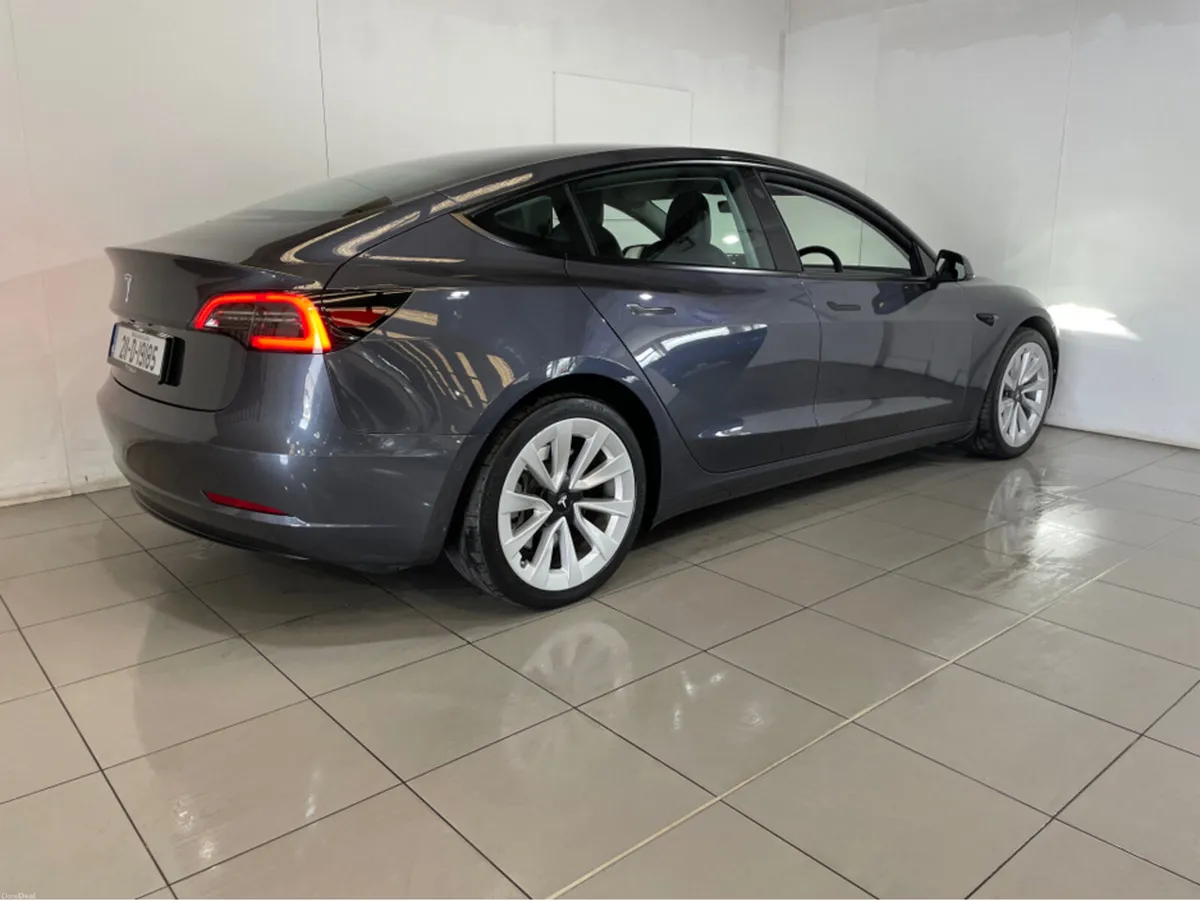 Tesla Model 3 STANDARD RANGE PLUS LOW MILEAGE 19" - Image 3