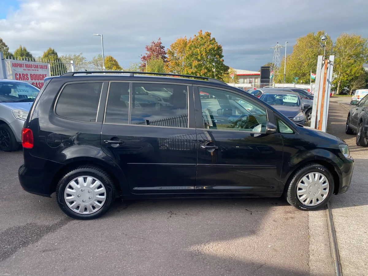 Volkswagen Touran 2013 AUTOMATIC - Image 3