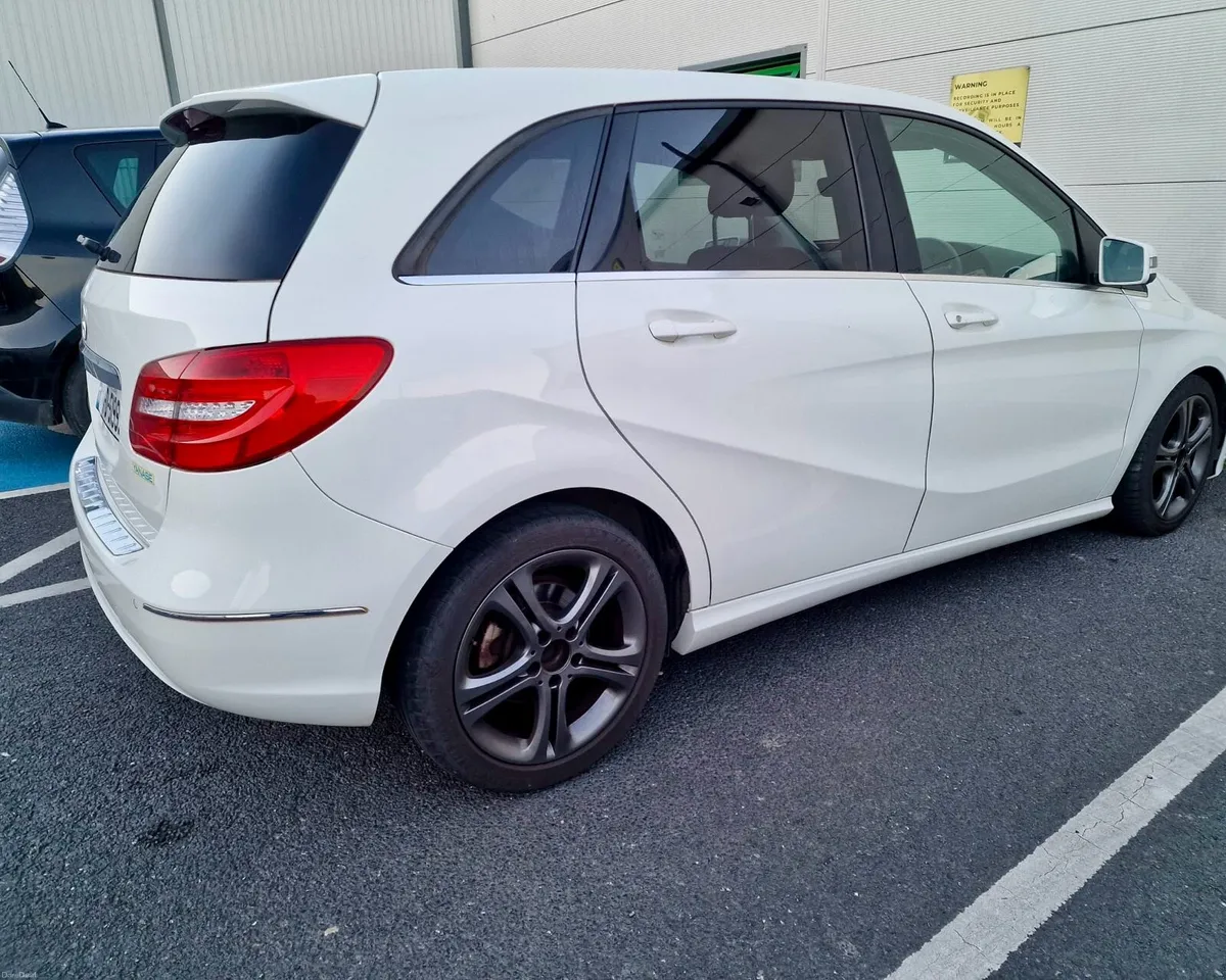 2014 Mercedes B180 1.6 petrol Automatic - Image 4