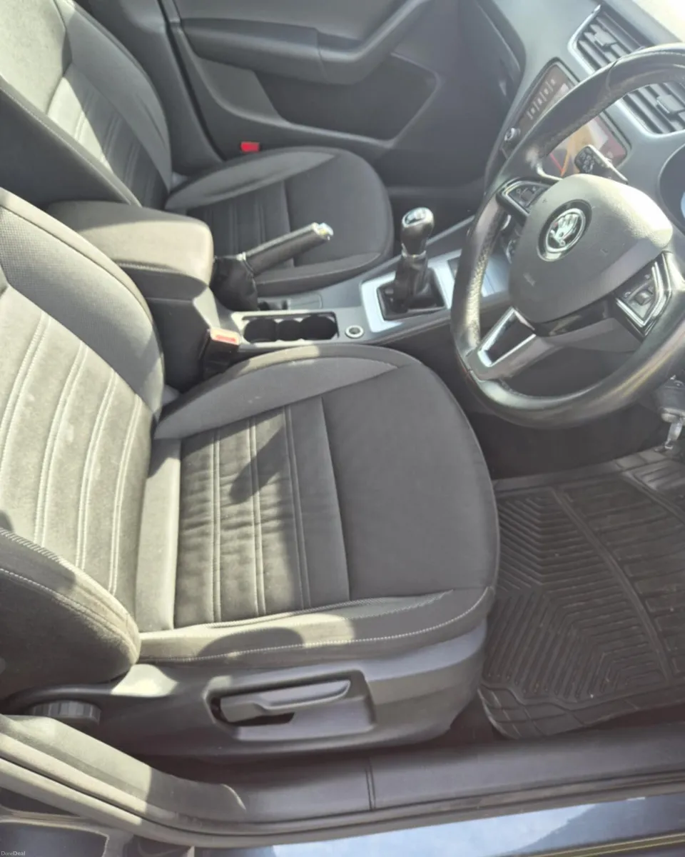 2017 (172) SKODA OCTAVIA 1.6 TDI 115HP AMBITION - Image 4