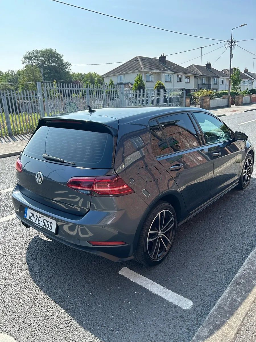 2018 Volkswagen GTE - Image 4