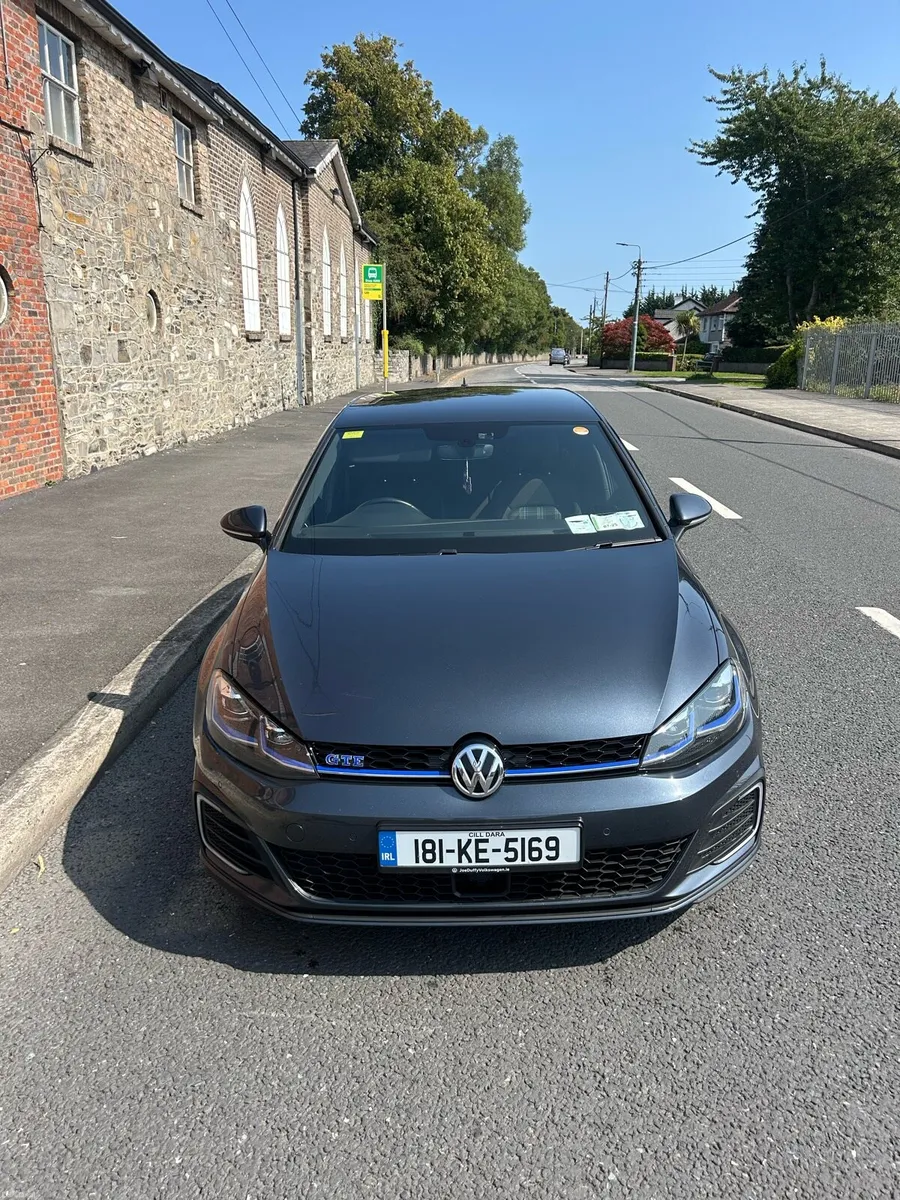 2018 Volkswagen GTE - Image 1