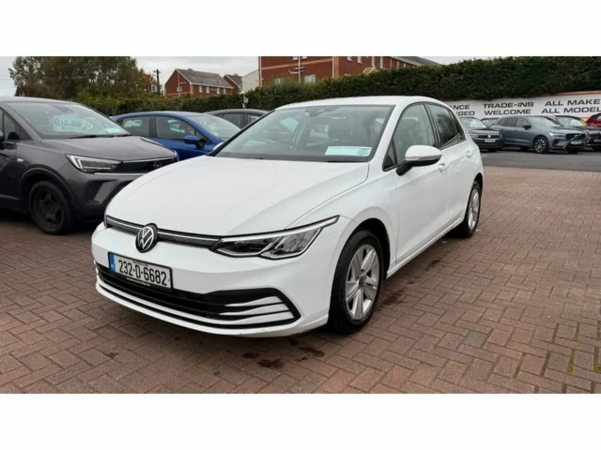 Volkswagen Golf Life 2.0 TDI 115HP 5DR - Image 2