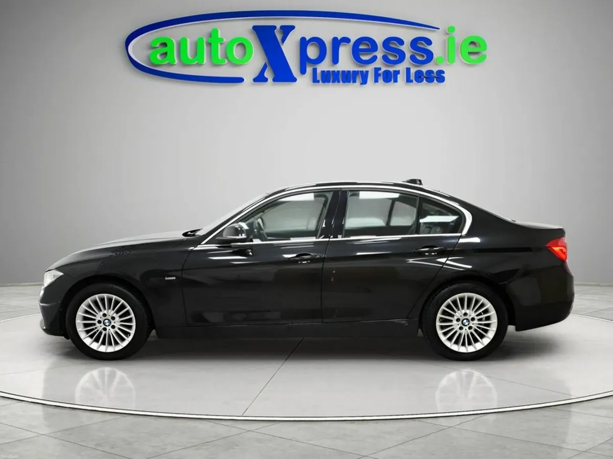 BMW 3-Series 320D Luxury Automatic, Reversing came - Image 3
