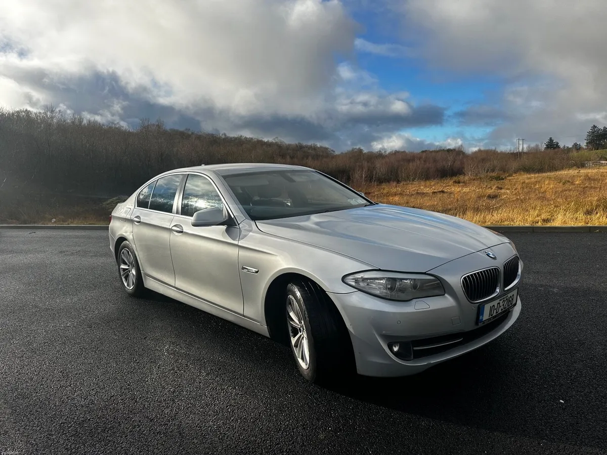 BMW 5-Series 2010 - Image 1
