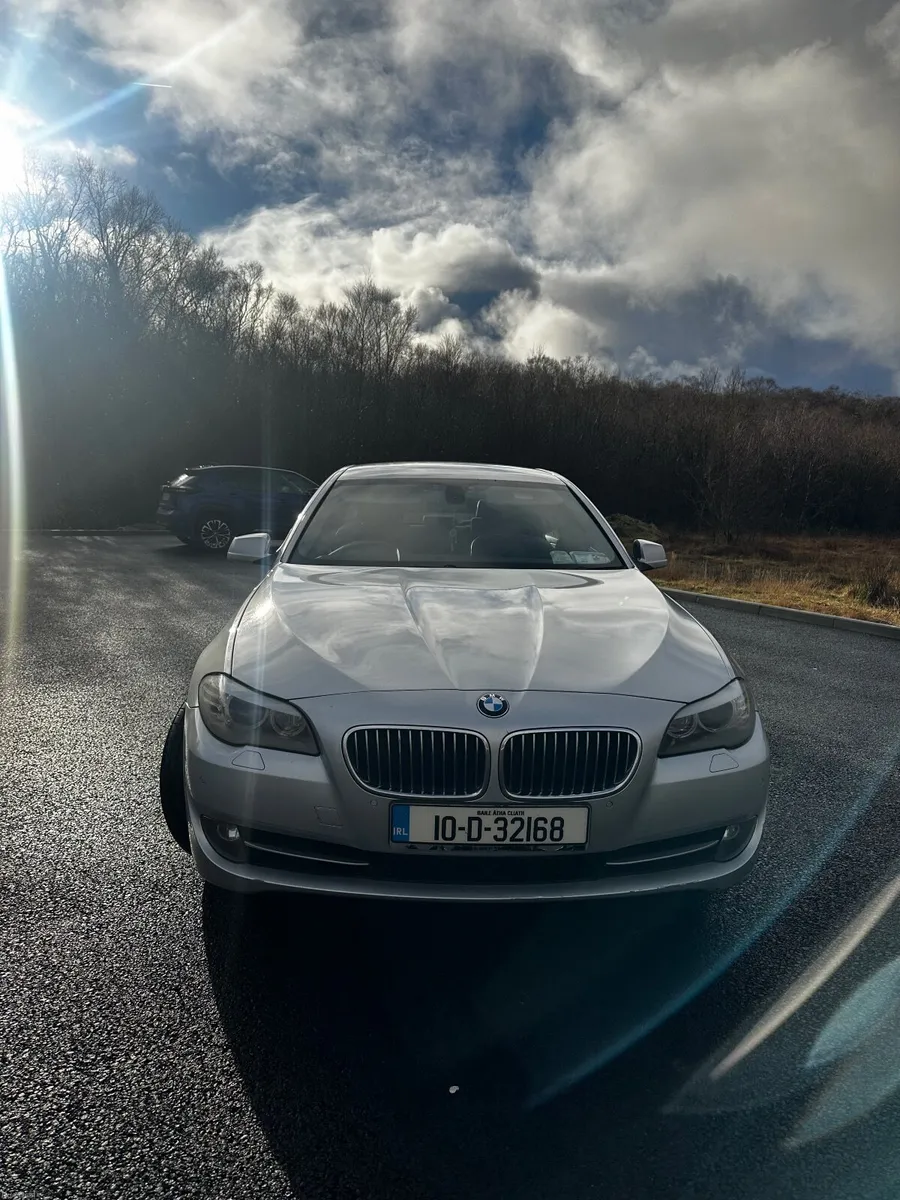 BMW 5-Series 2010 - Image 2