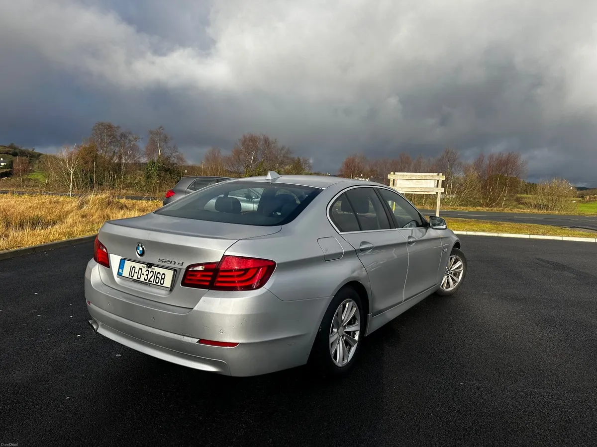 BMW 5-Series 2010 - Image 4