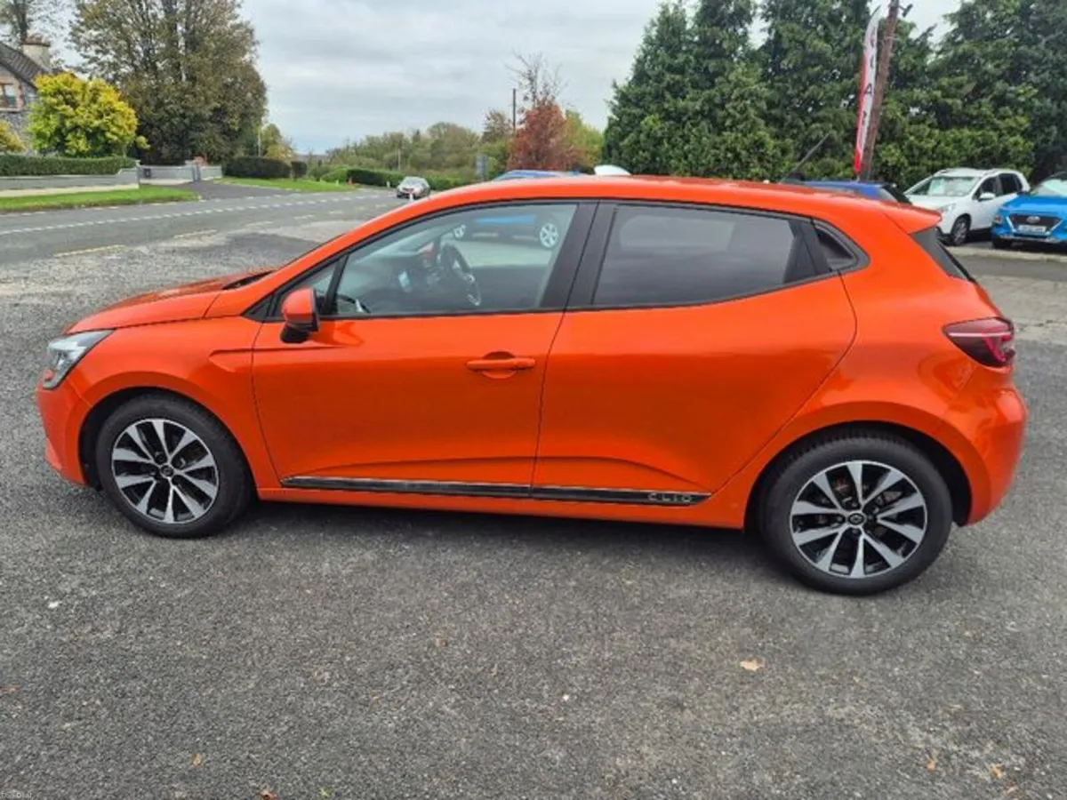 Renault Clio 1.0 Petrol .''Iconic Edition'' 5DR - Image 4