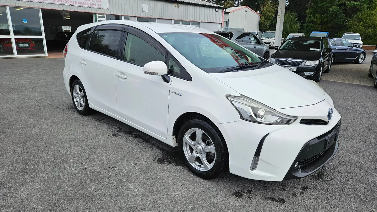 2015 Toyota Prius Alpha 7 Seater - Image 1