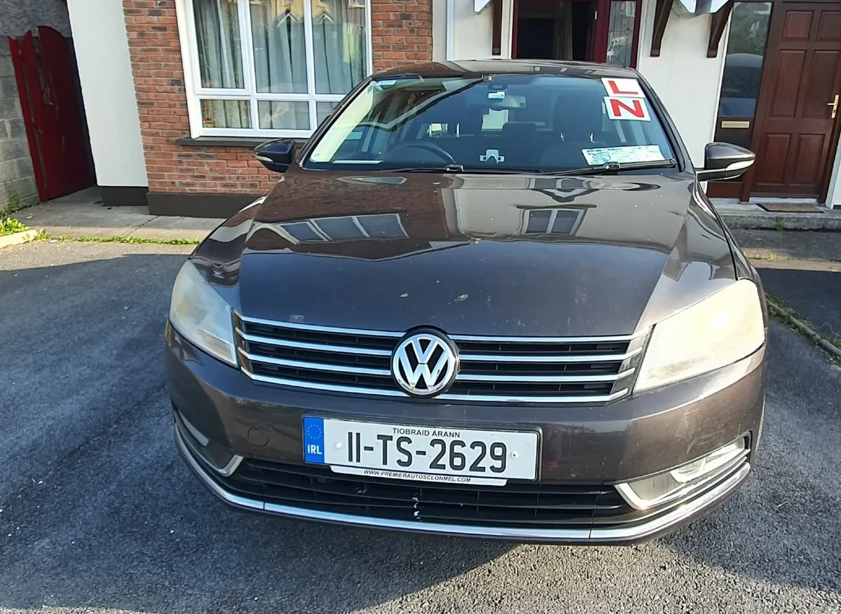 Volkswagen Passat 2011 - Image 2