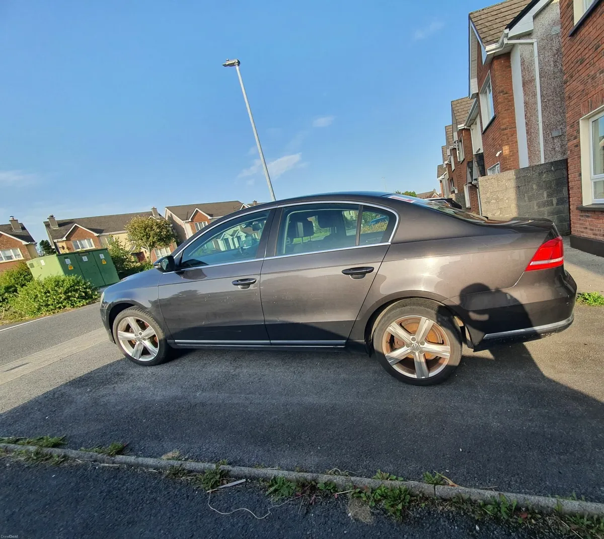 Volkswagen Passat 2011 - Image 1