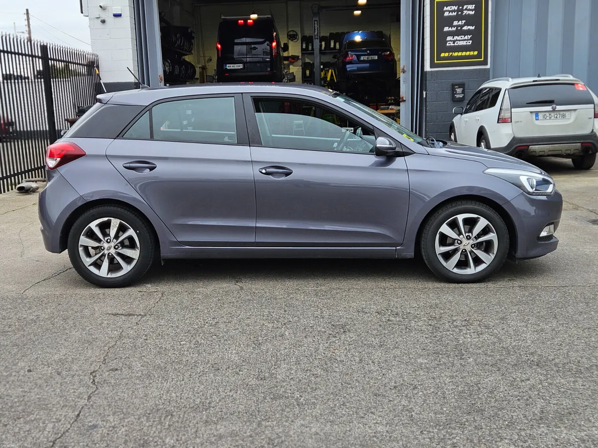 Hyundai i20  1.2 Deluxe - Image 2