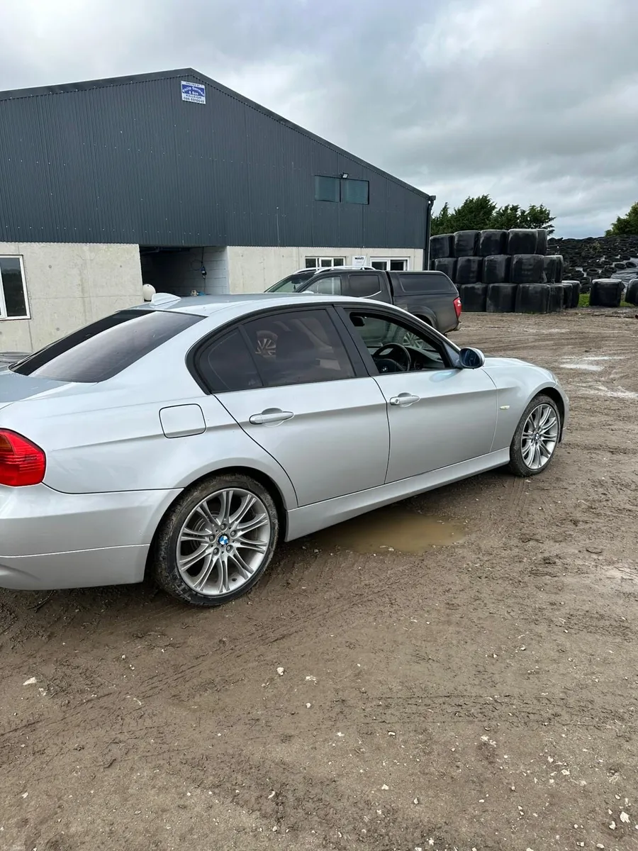 BMW 320d - Image 1