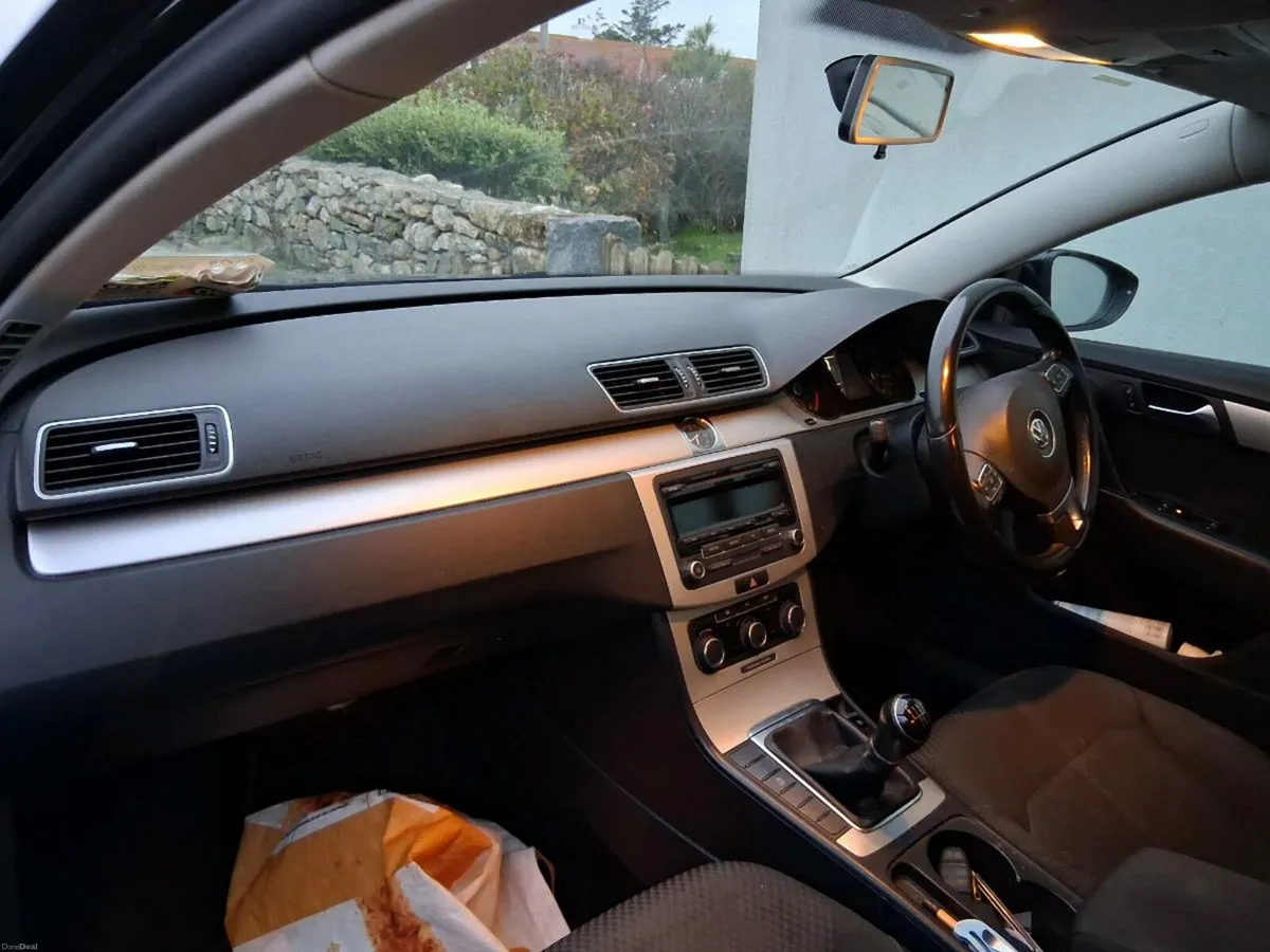VW Passat - Image 4