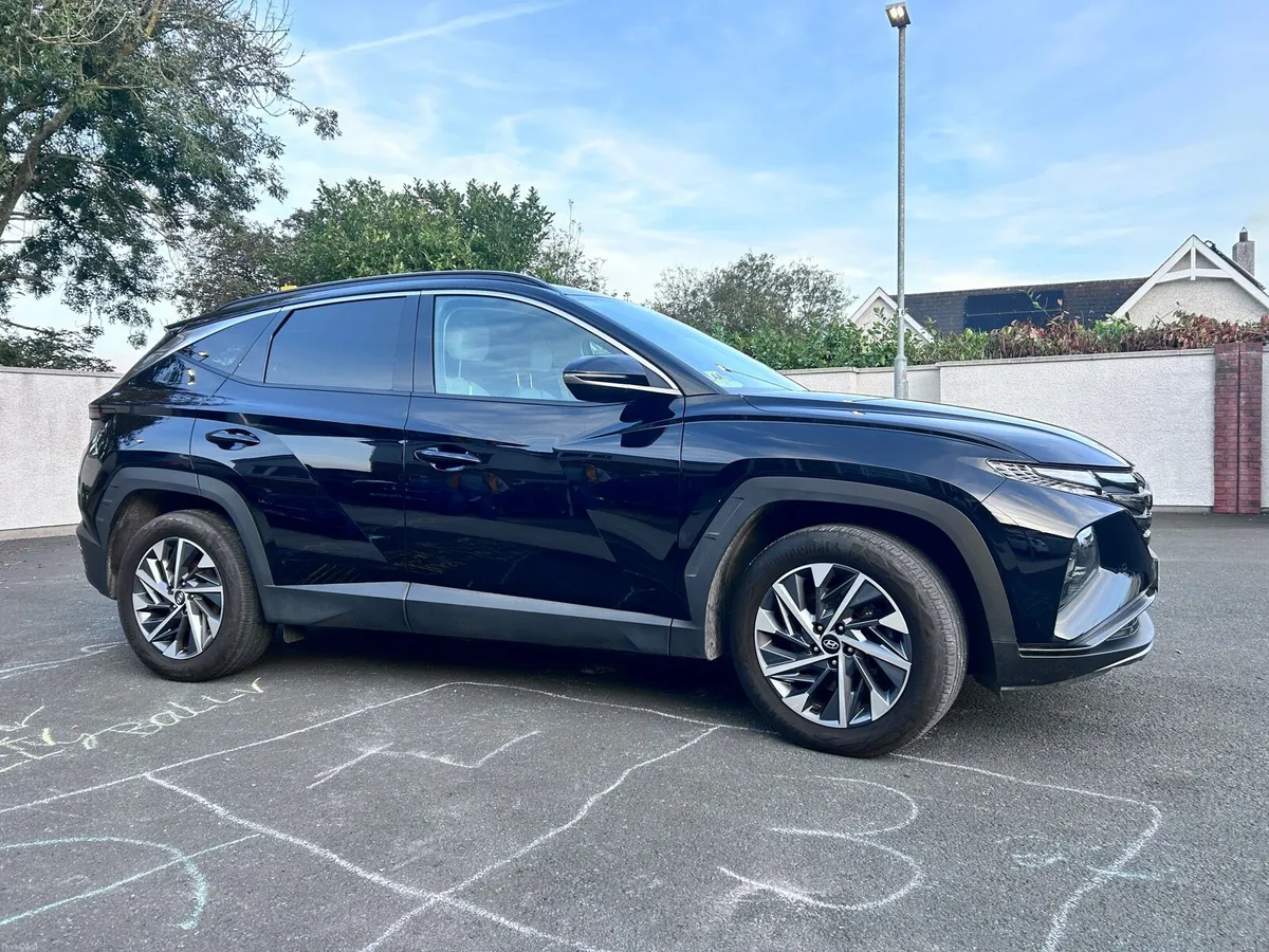 Hyundai Tucson 2WD Executive Plus - Image 2