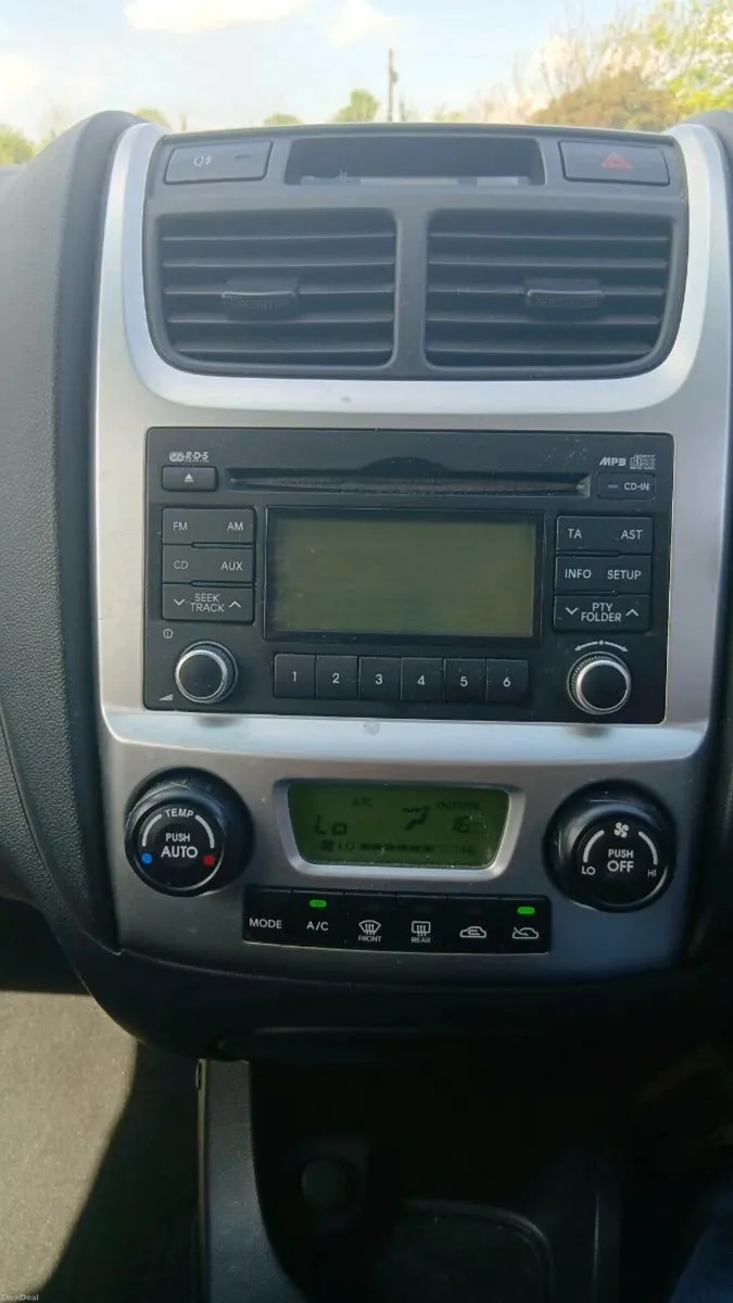 2010 Kia Sportage 4x4 low miles - Image 4