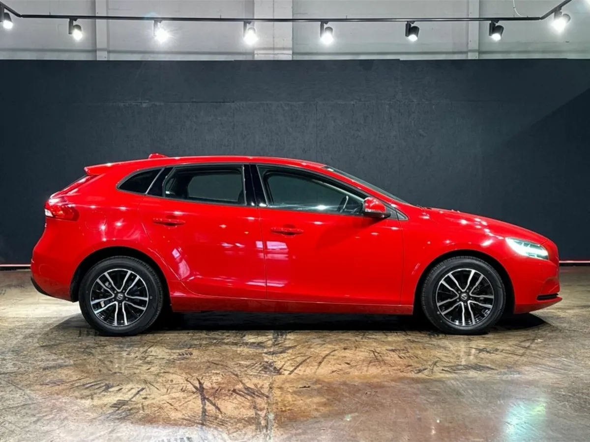 Volvo V40 1.5L AUTOMATIC - REVERSE CAMERA - CRUISE - Image 3