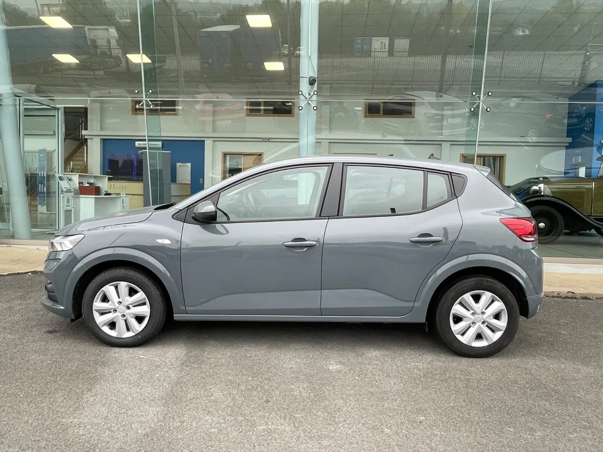 Dacia Sandero 1.0 Petrol Automatic - Image 2