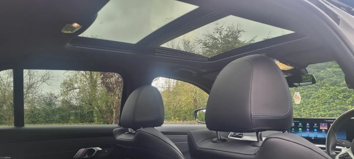 BMW 3-Series 2023 - Image 4