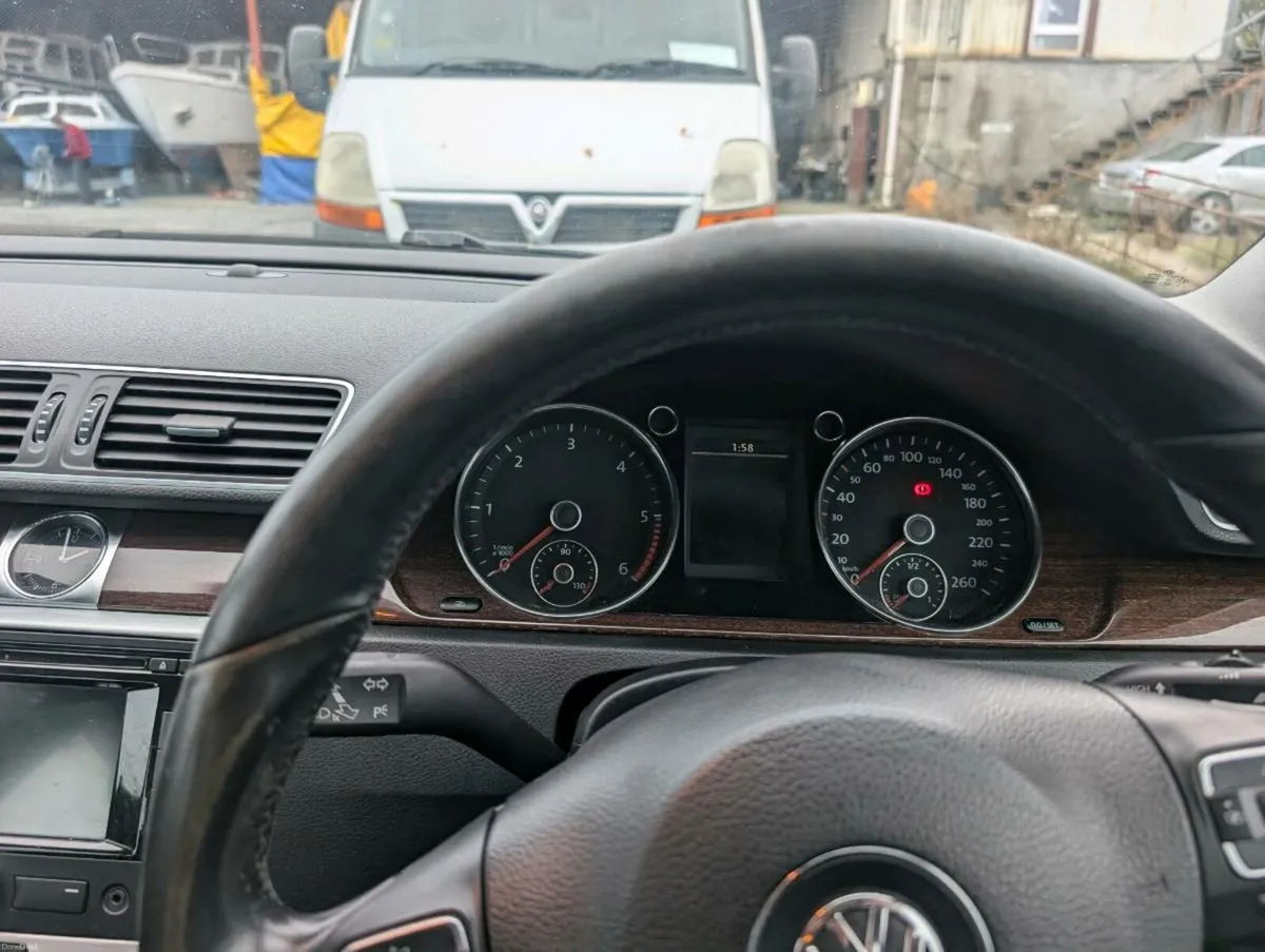 2011 Volkswagen Passat - Image 3