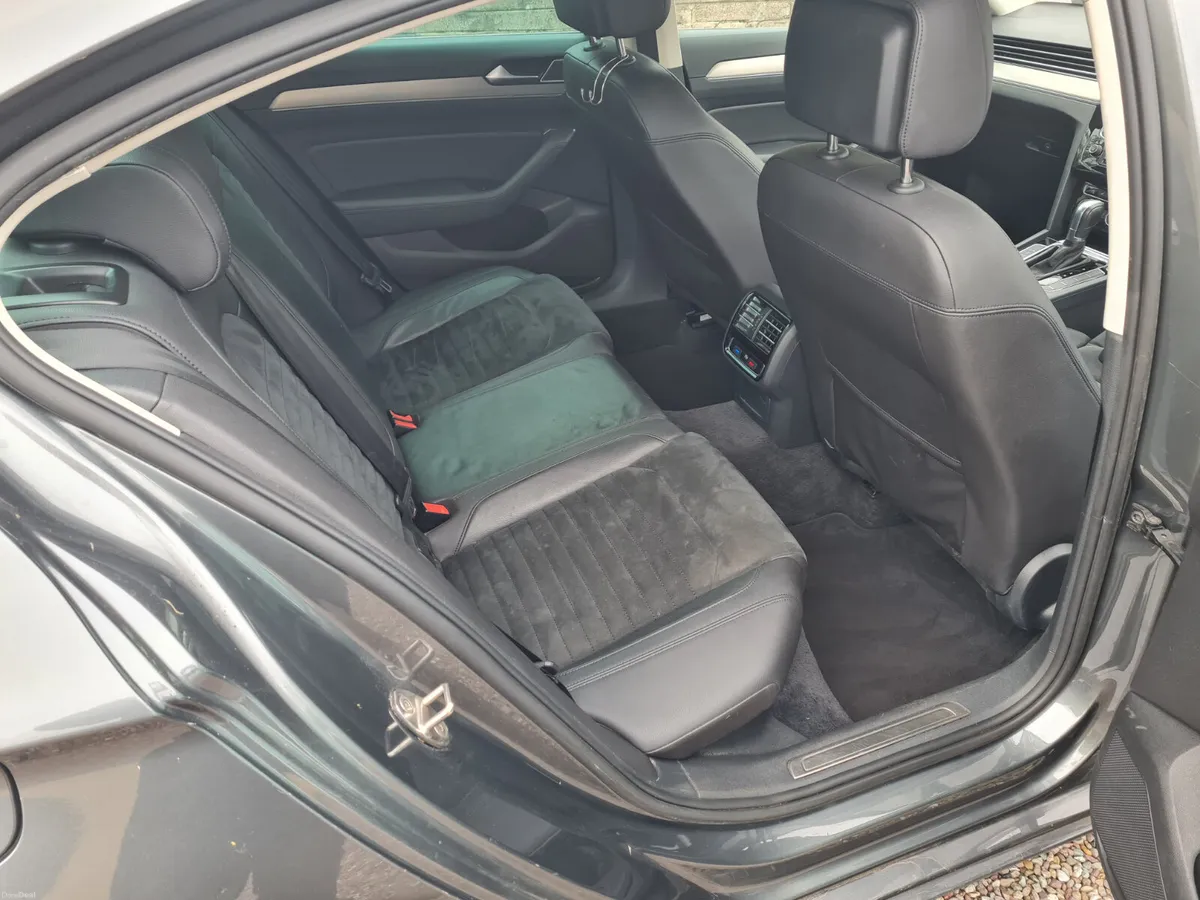 Volkswagen Passat 2015 - Image 2