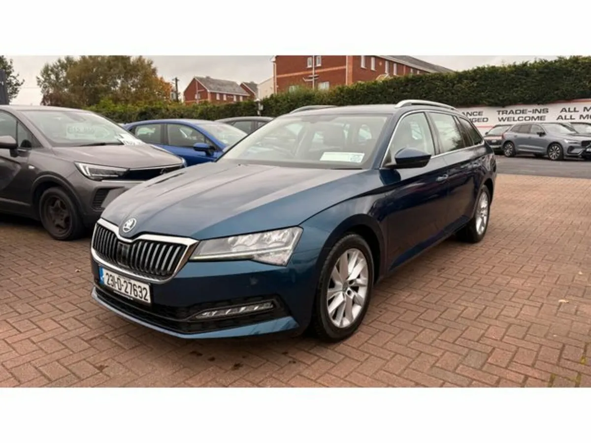 Skoda Superb *LOOK ESTATE//ESTATE AUTO* AMB 2.0tdi - Image 2