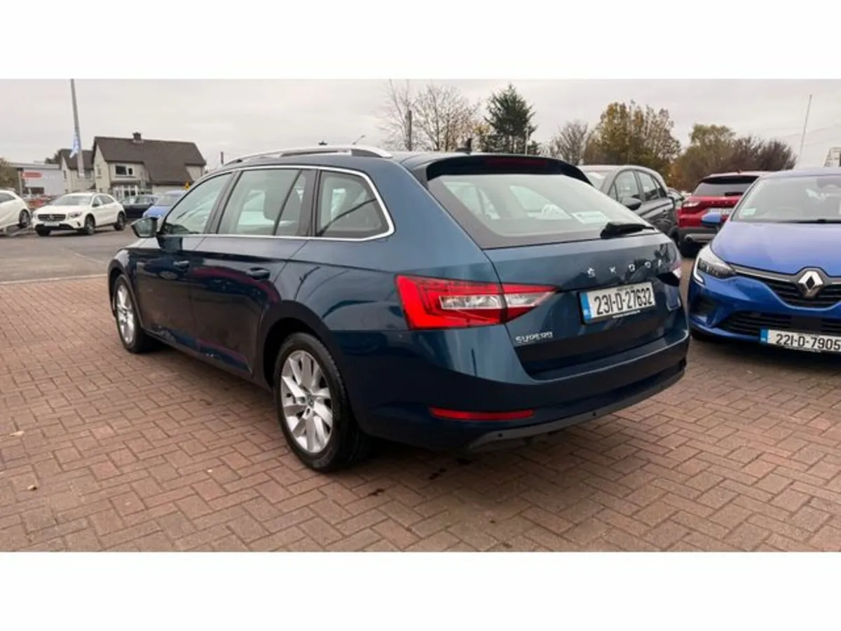 Skoda Superb *LOOK ESTATE//ESTATE AUTO* AMB 2.0tdi - Image 3