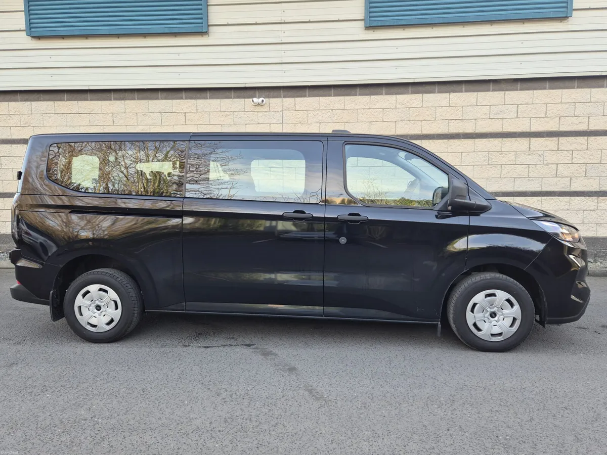 FORD TRANSIT CUSTOM KOMBI / 2025 / 9 SEATER / WAV! - Image 6