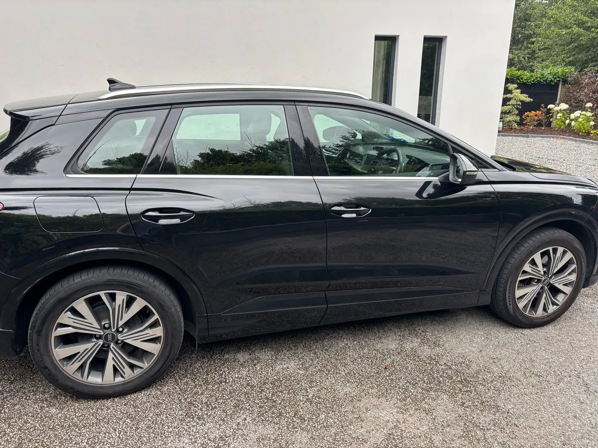 Audi Q4 etron 35 - Image 2