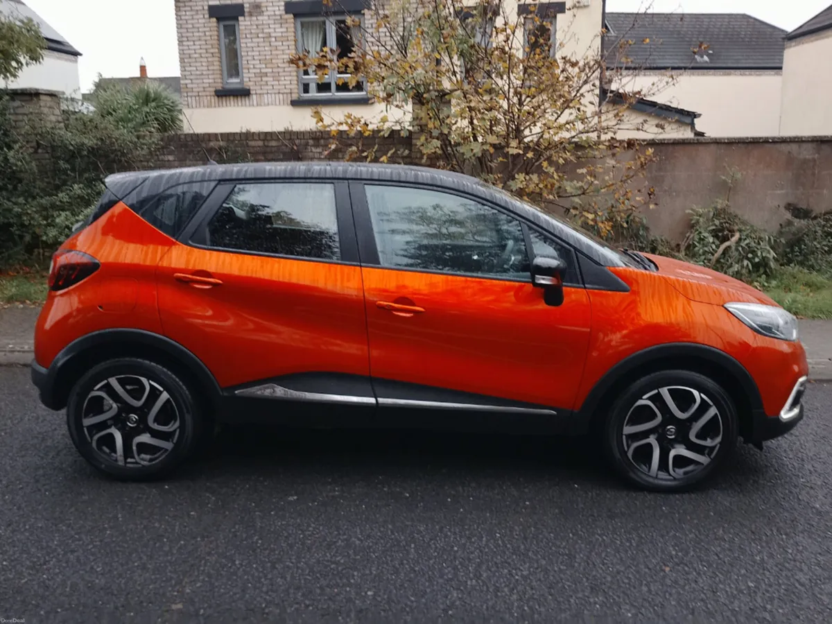 Renault Captur Dynamique NAV DCI 90 PH 4DR - Image 2
