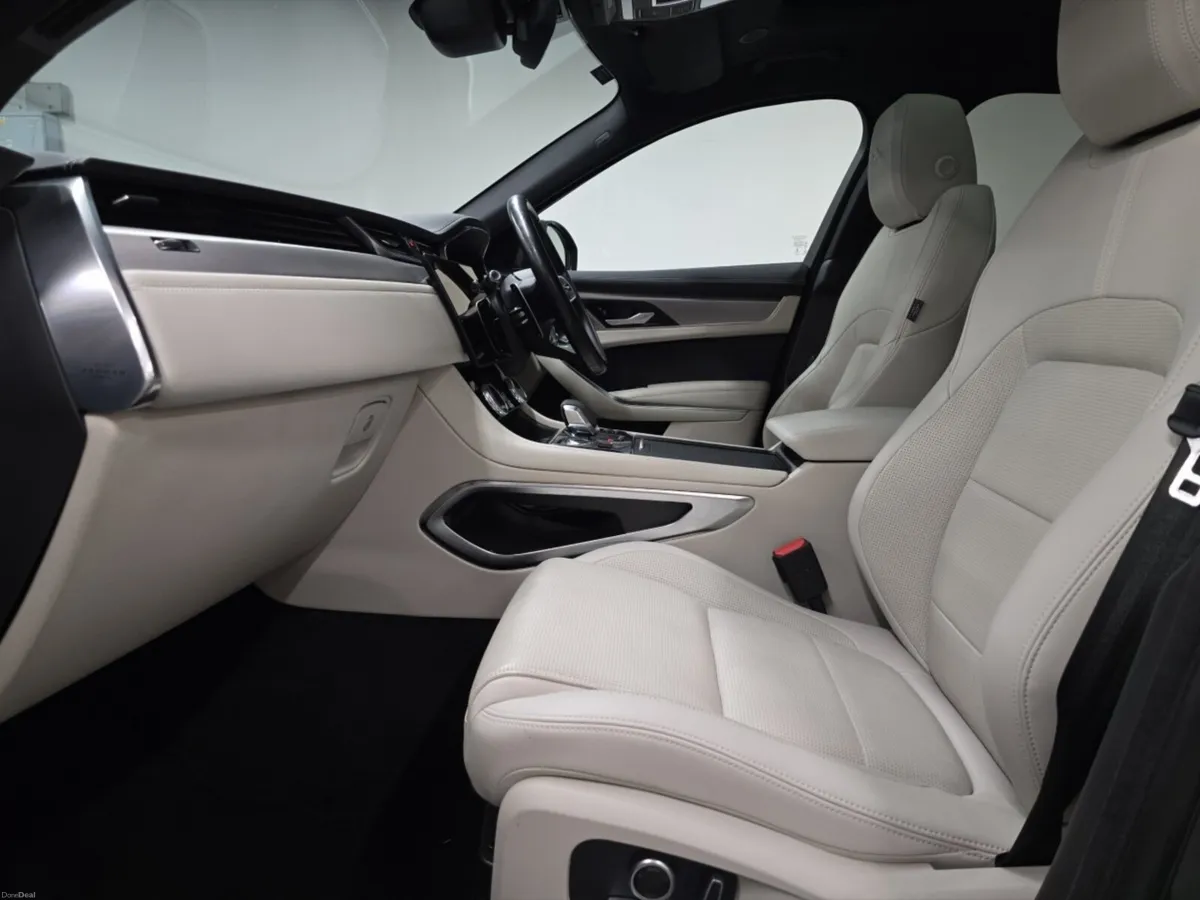 Jaguar F-pace F-Pace Estate R-Dynamic SE - Image 3