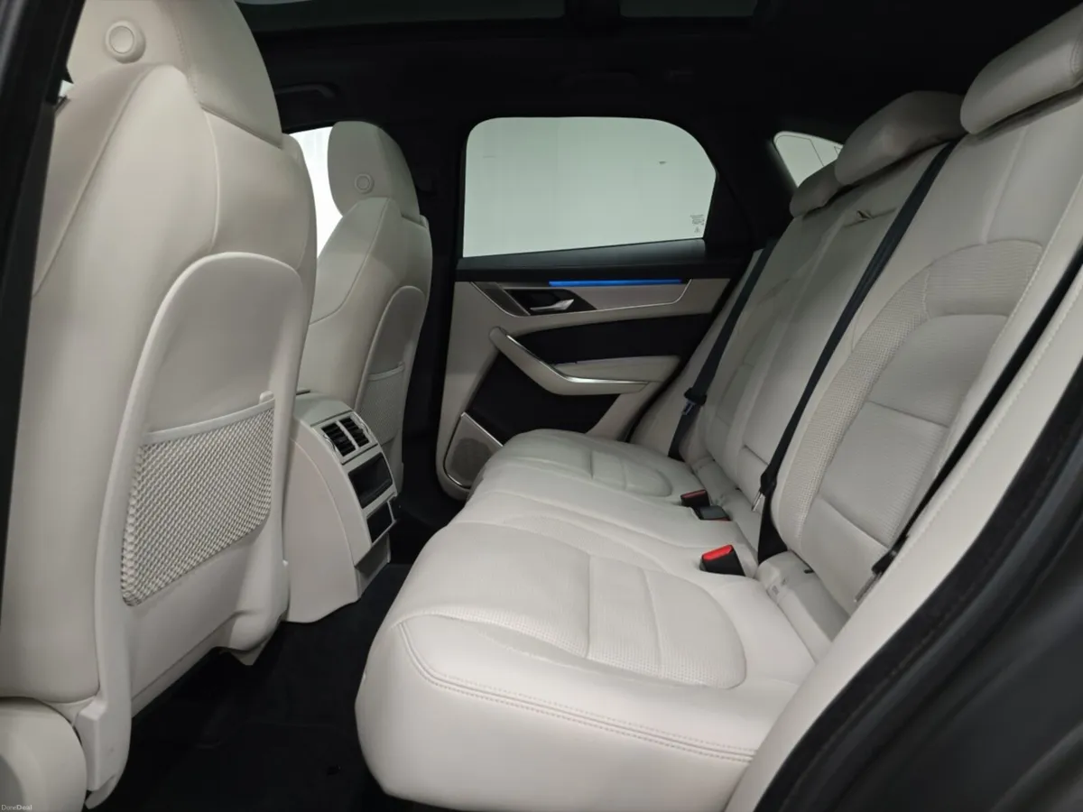 Jaguar F-pace F-Pace Estate R-Dynamic SE - Image 4