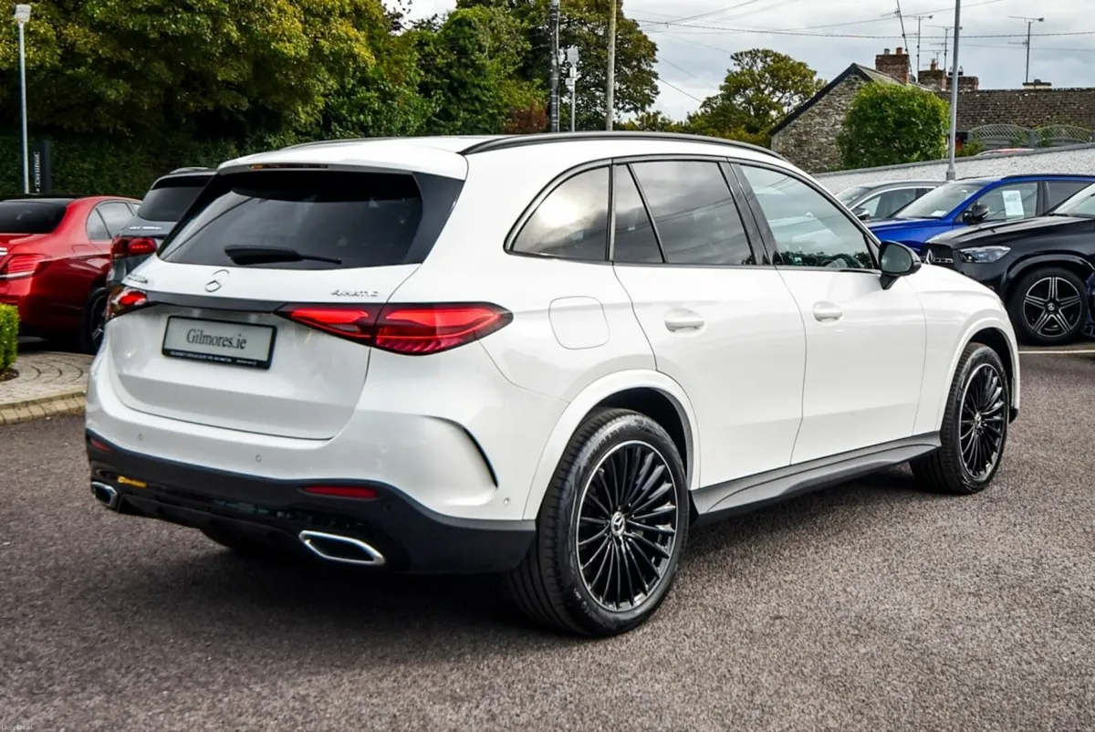 Mercedes-Benz GLC 300e AMG Urban 4Matic Night Pack - Image 3