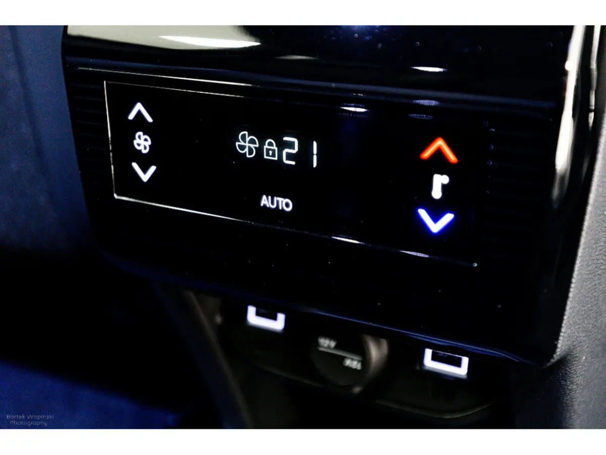 Peugeot 5008 Allure HYBRID Auto 145HP - 7 Seats - Image 6
