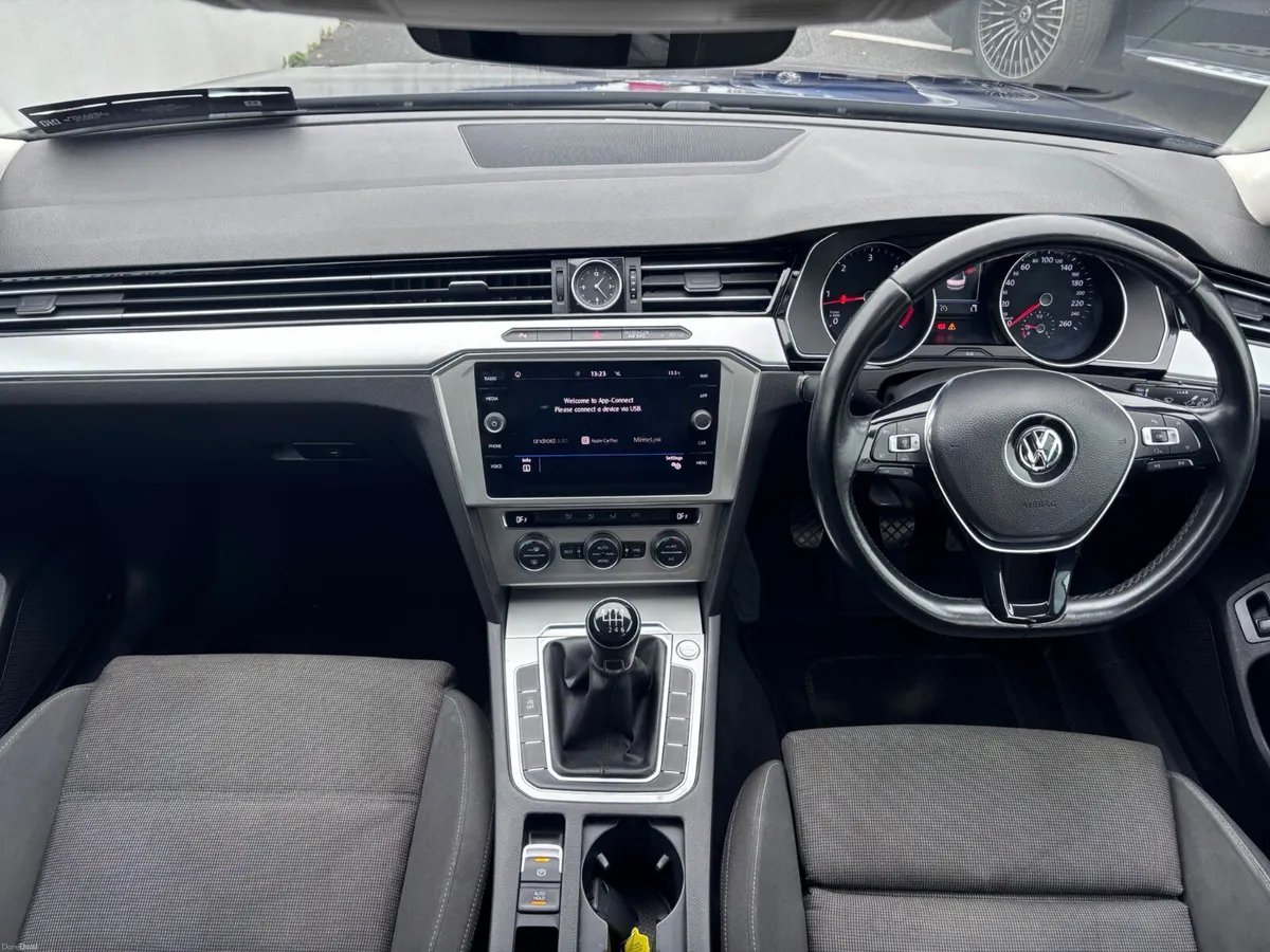 Volkswagen Passat 1.6 COMFORTLINE 2018 - Image 2