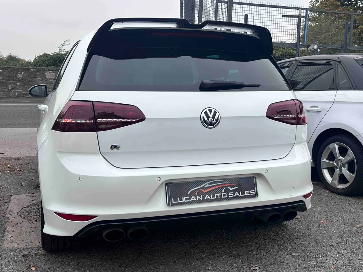 VW Golf R 4X4 300PS 5DR - Image 5