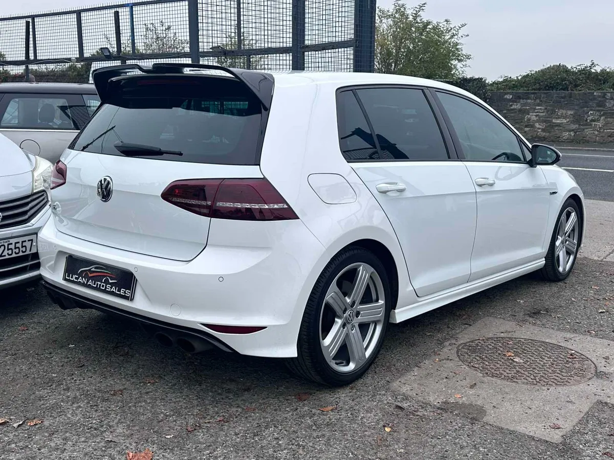VW Golf R 4X4 300PS 5DR - Image 6