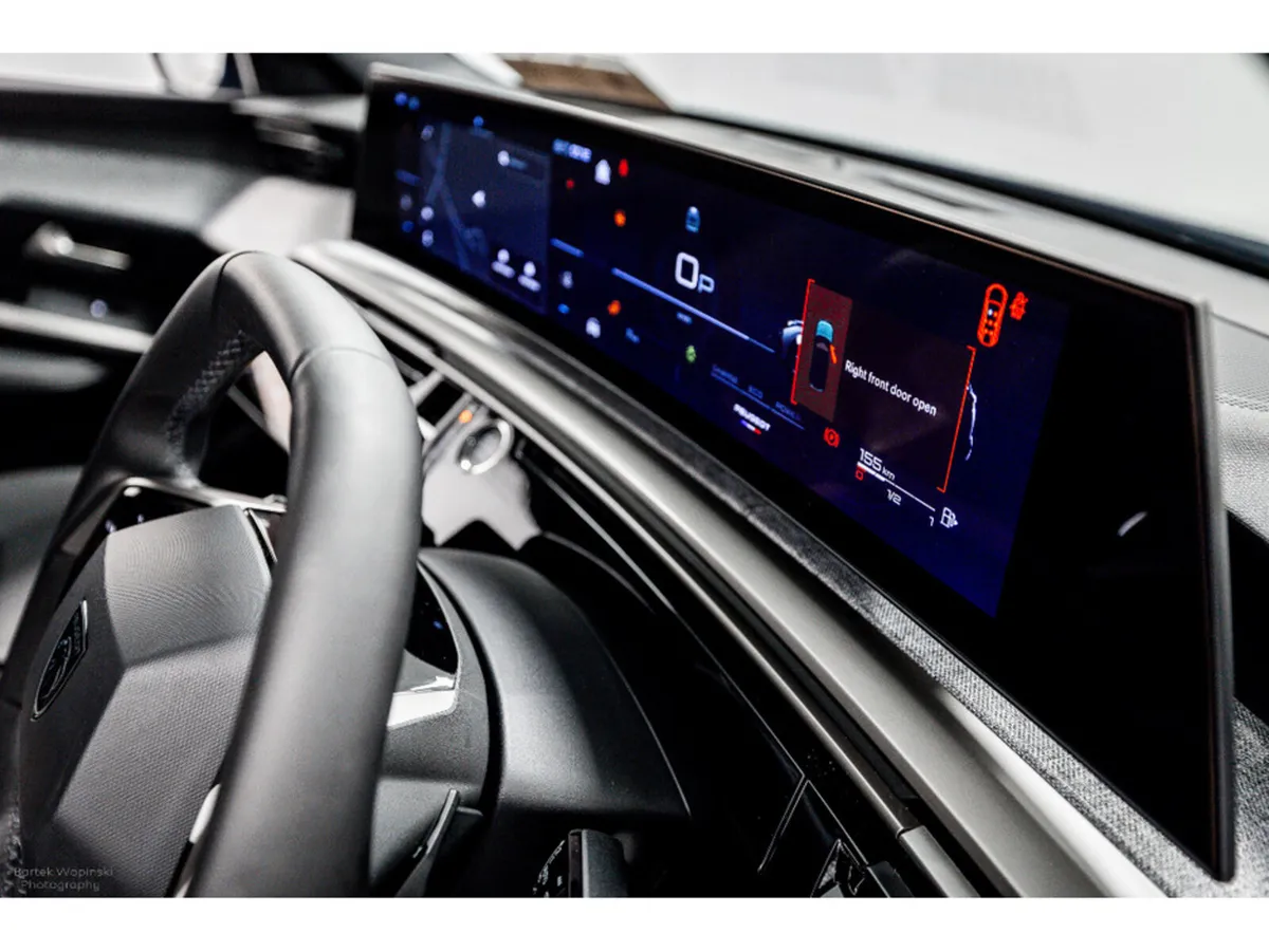 Peugeot 5008 Allure HYBRID Auto 145HP - 7 Seats in - Image 4