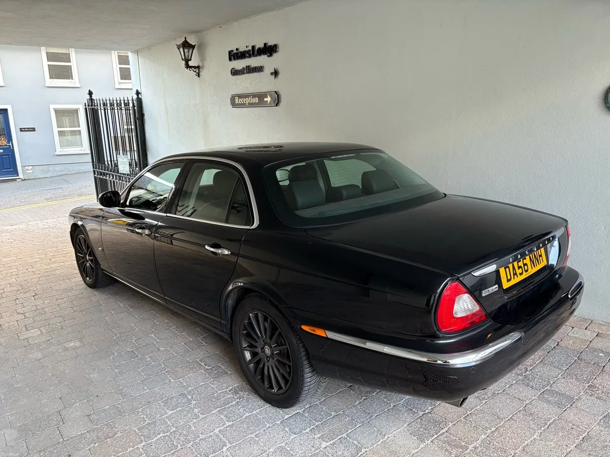 Jaguar XJ6 - Image 1