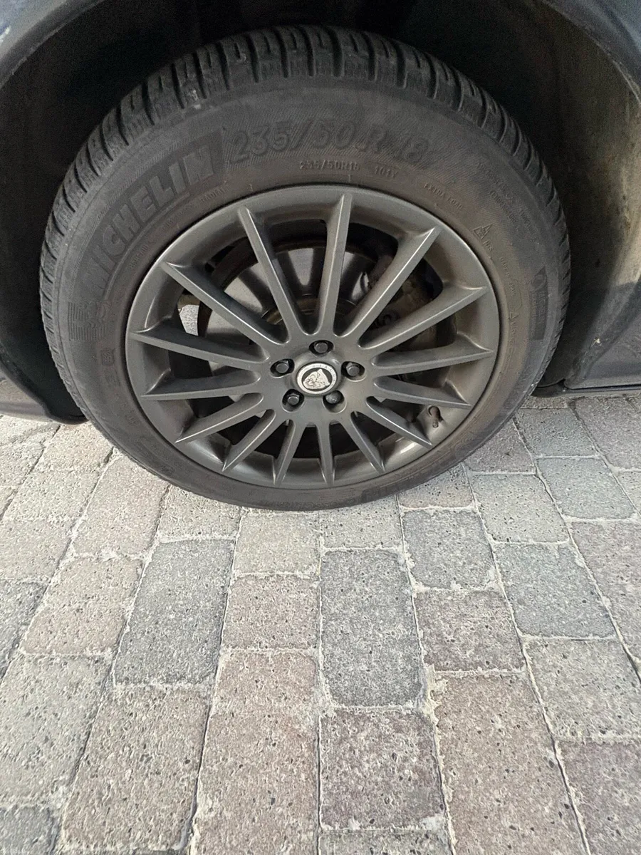 Jaguar XJ6 - Image 3