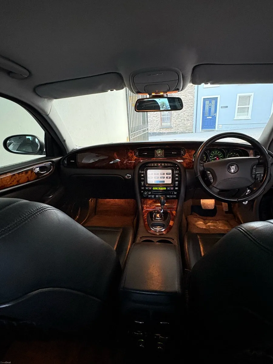 Jaguar XJ6 - Image 4