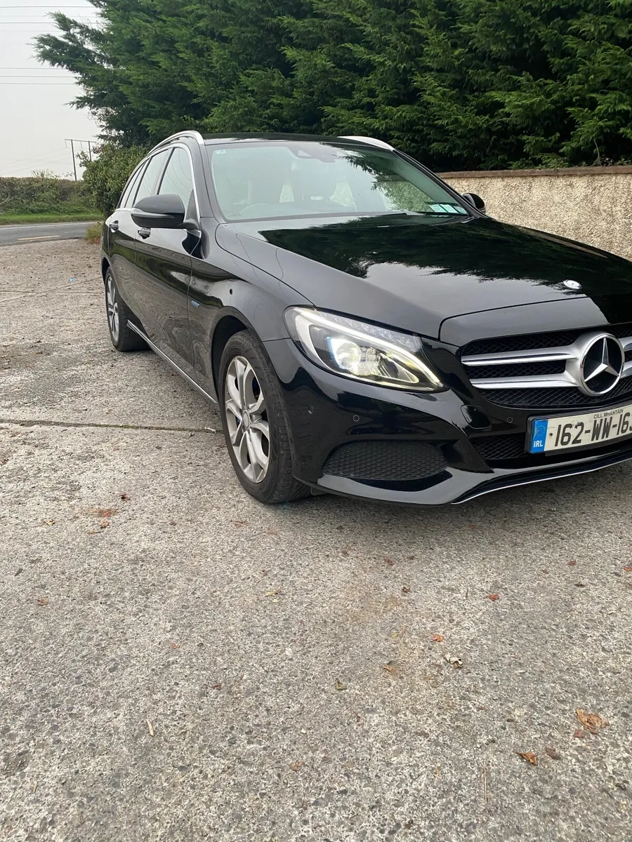 Mercedes-Benz C-Class Hybrid Full service history - Image 2