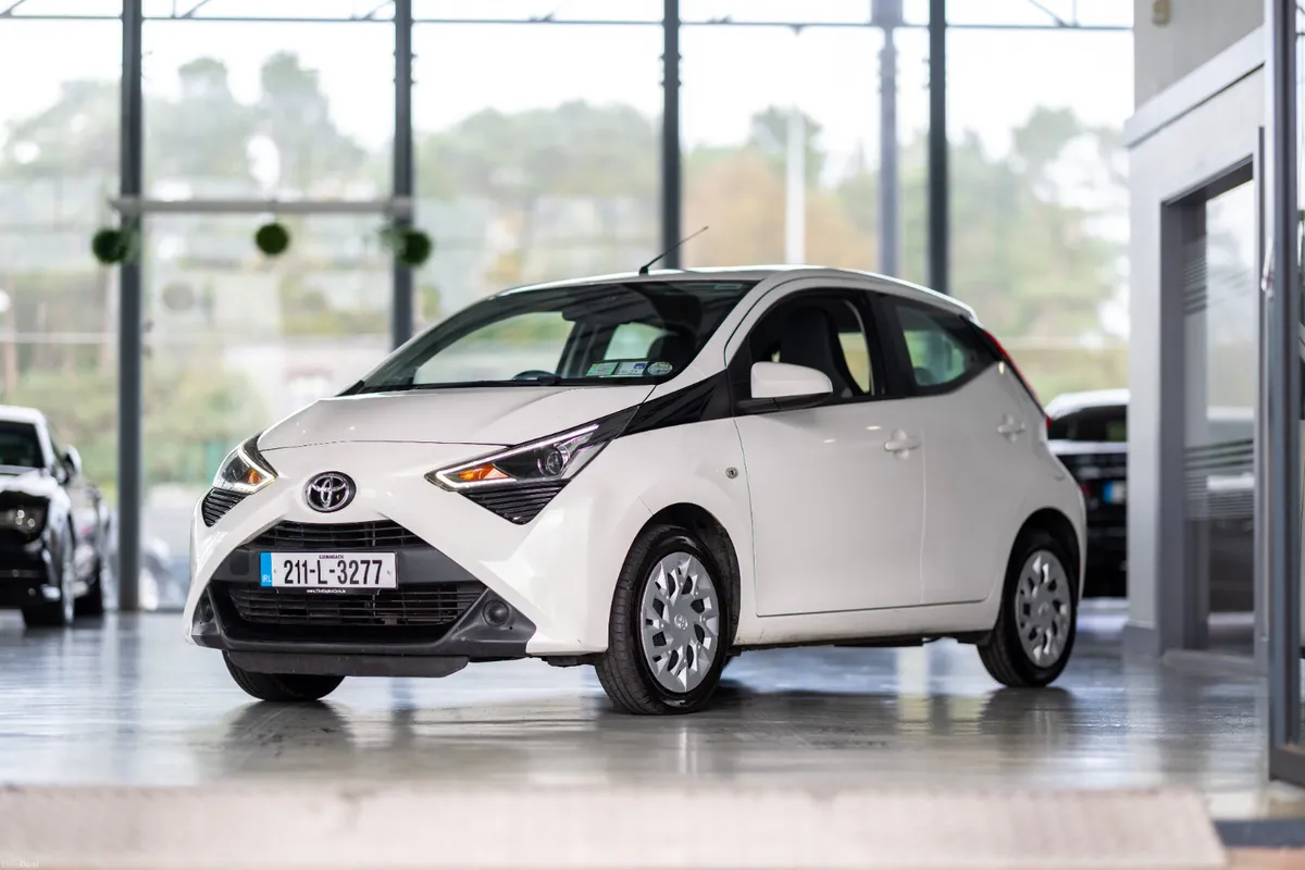Toyota Aygo 1.0 VVT-I X-PLAY 71BHP 5DR - Image 2