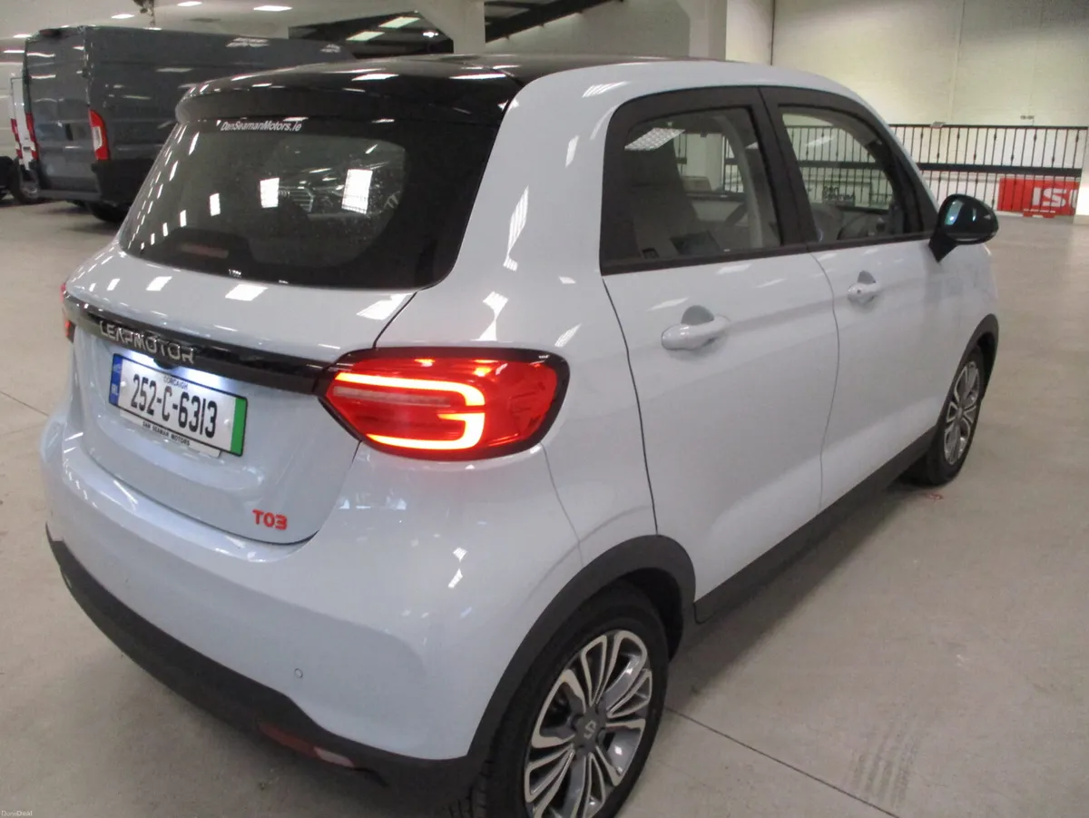 2025 LEAPMOTOR T-03 5DR - Image 4