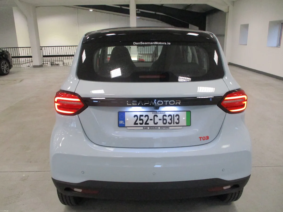 2025 LEAPMOTOR T-03 5DR - Image 3